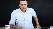 Алексей Навальный в голубой рубашке